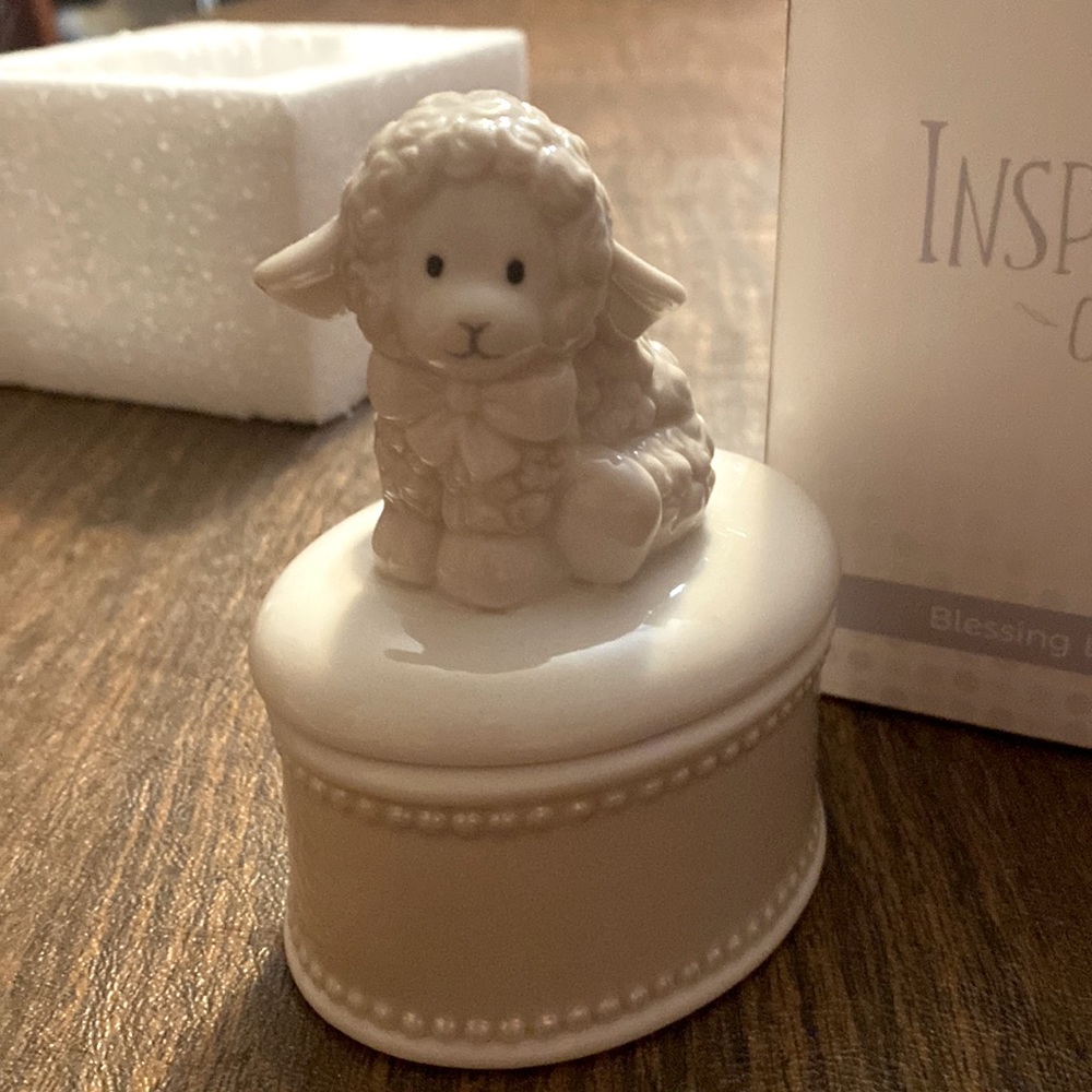NWT: AURORA BABY Adorable Lamb Porcelain Box.